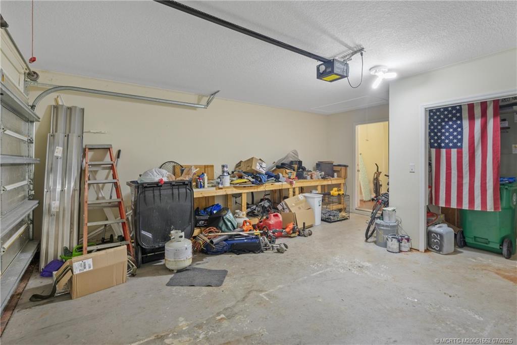 832 NW Greenwich Ct