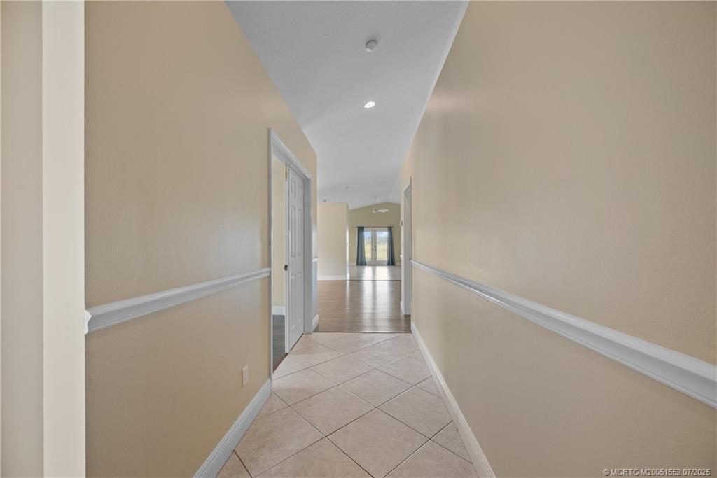 832 NW Greenwich Ct