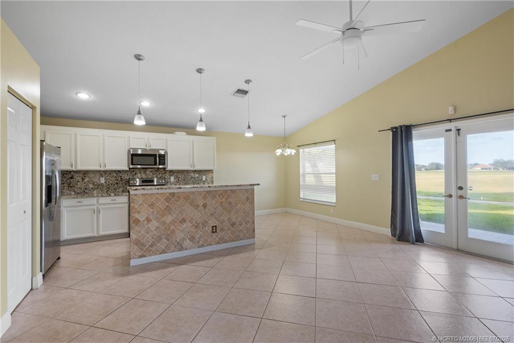 832 NW Greenwich Ct