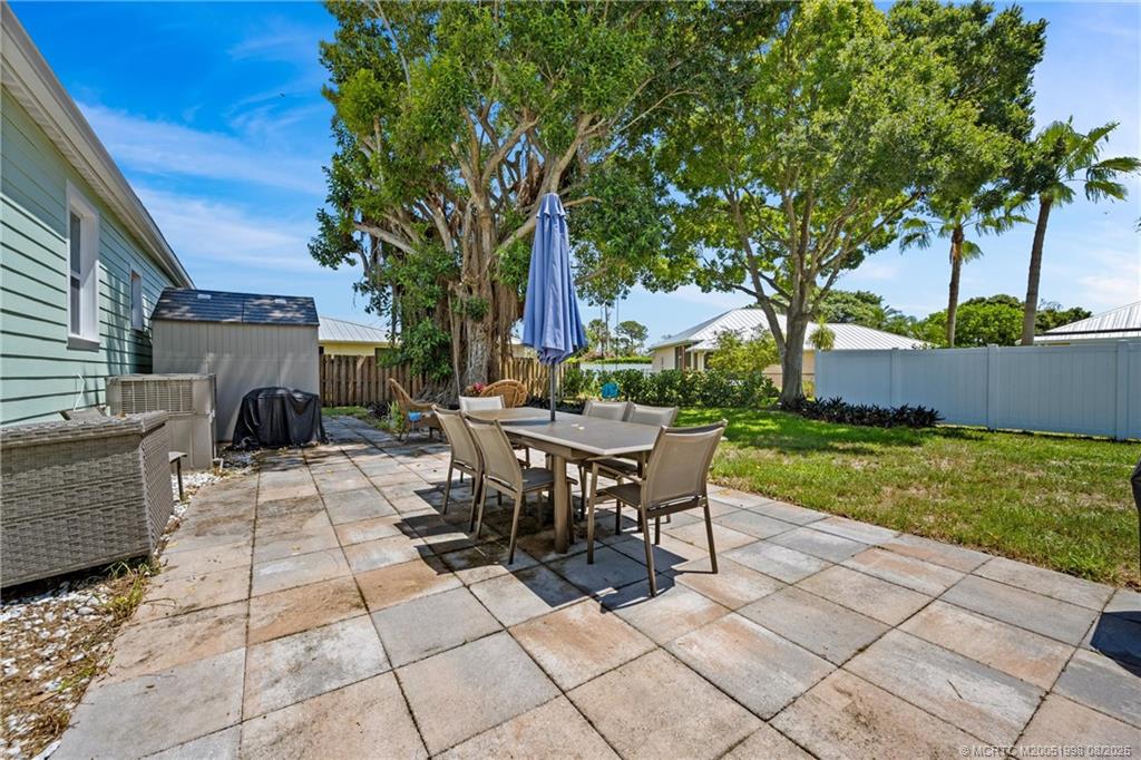 909 SE Hibiscus Avenue