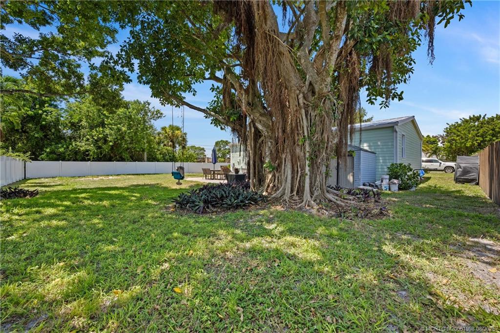 909 SE Hibiscus Avenue