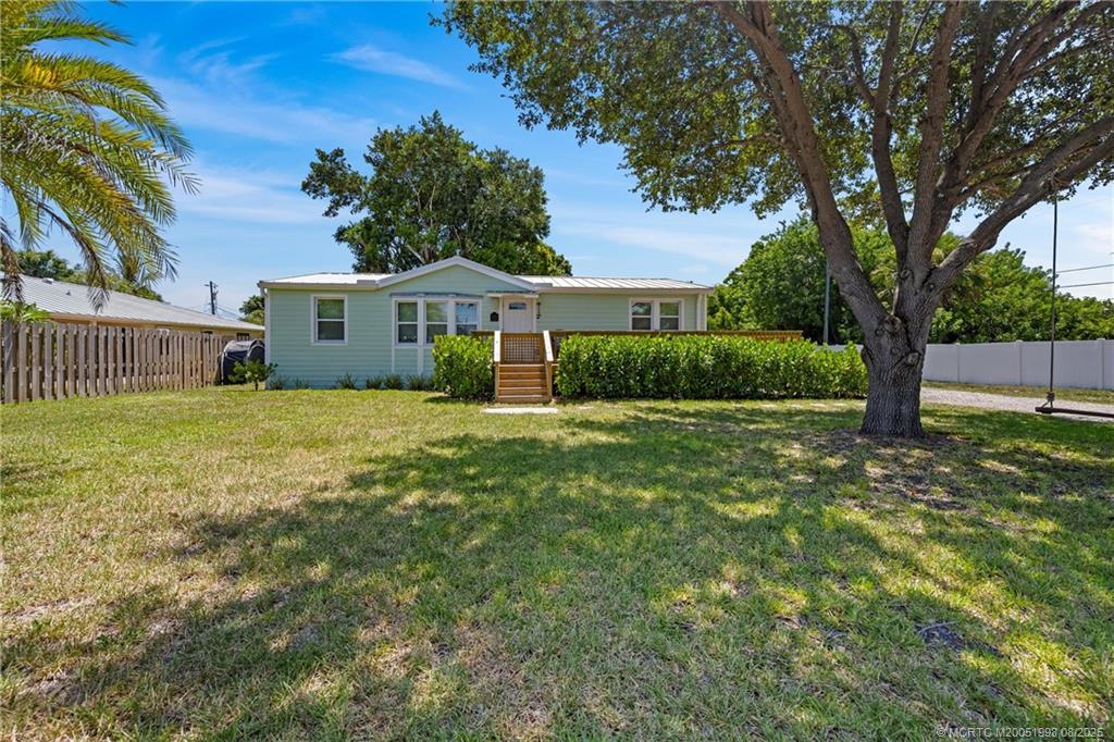 909 SE Hibiscus Avenue