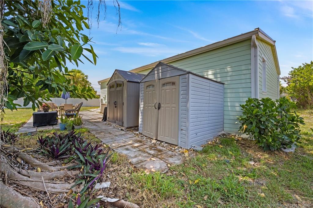 909 SE Hibiscus Avenue