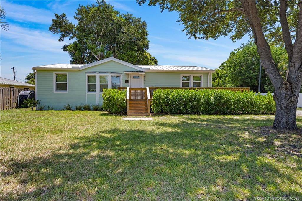 909 SE Hibiscus Avenue
