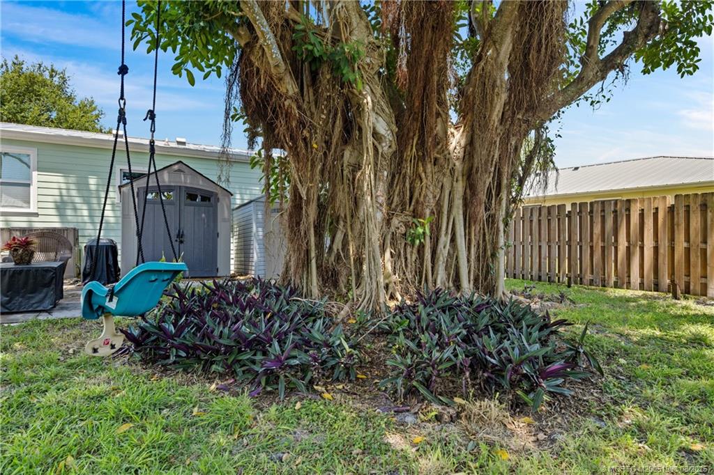 909 SE Hibiscus Avenue