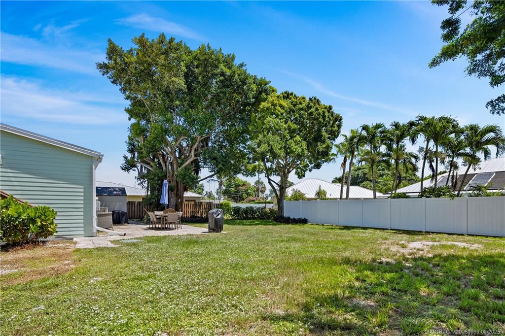 909 SE Hibiscus Avenue