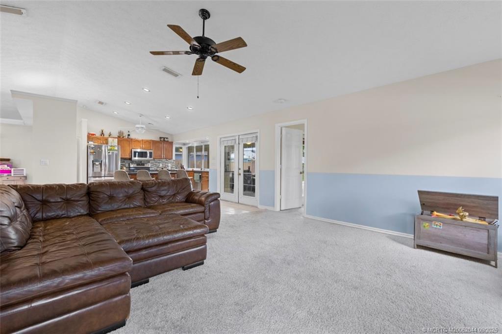 2004 NE Acapulco Drive