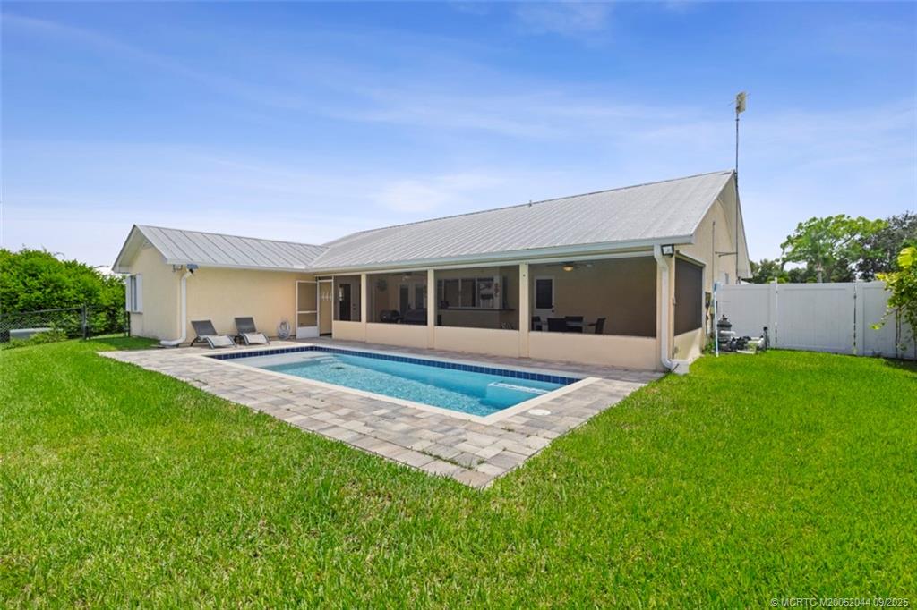 2004 NE Acapulco Drive