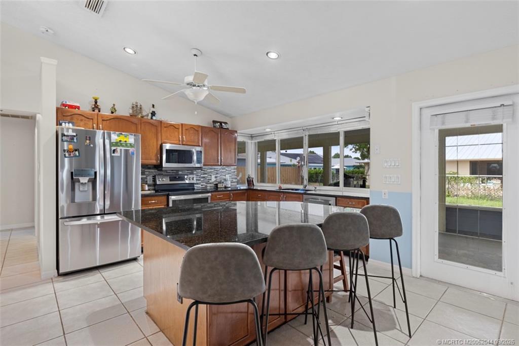 2004 NE Acapulco Drive