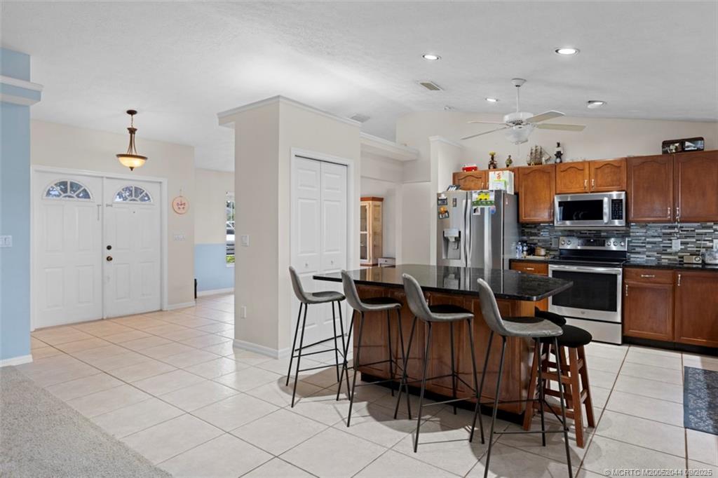 2004 NE Acapulco Drive