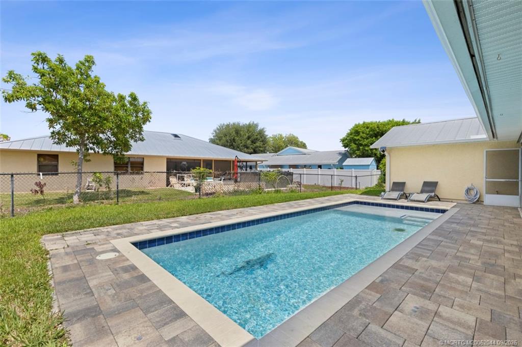 2004 NE Acapulco Drive