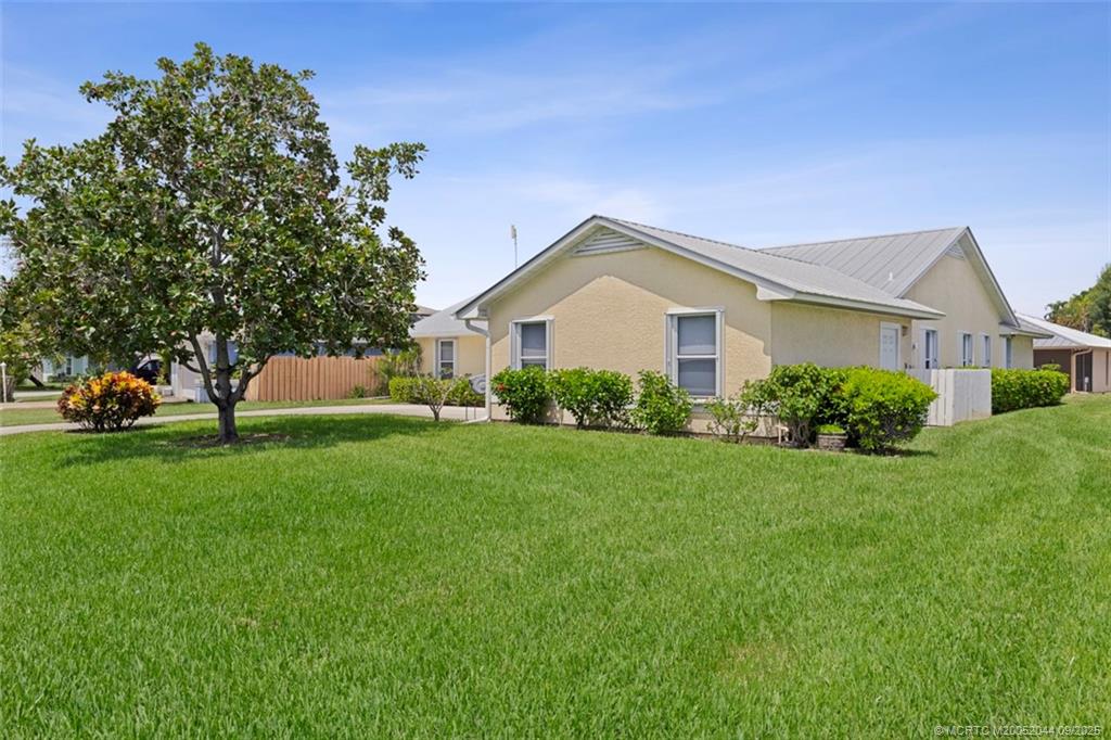 2004 NE Acapulco Drive