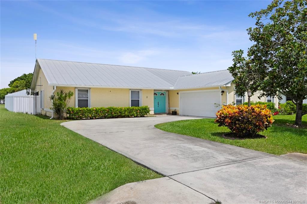 2004 NE Acapulco Drive