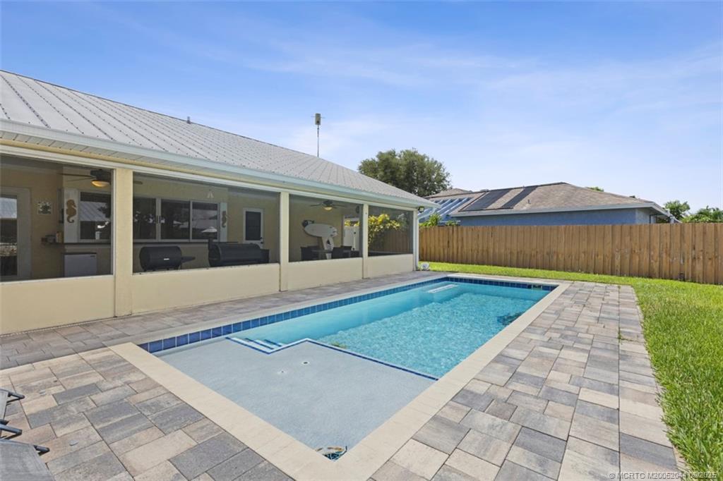 2004 NE Acapulco Drive