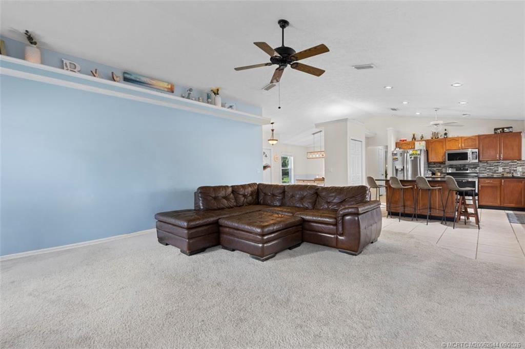 2004 NE Acapulco Drive