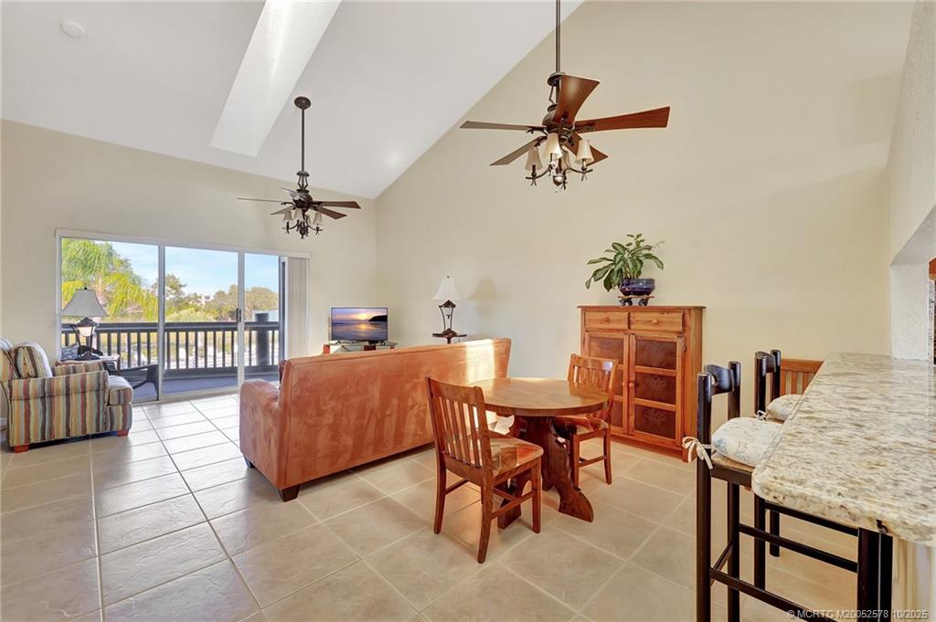 1637 NE Nautical Place 806