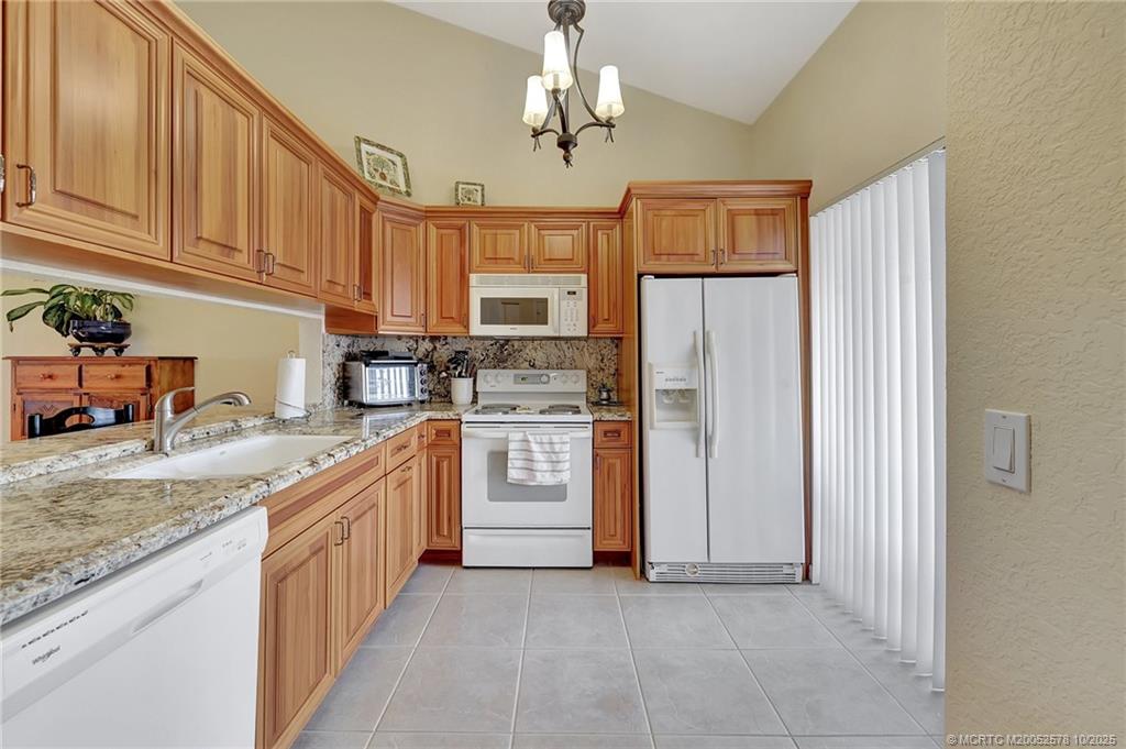 1637 NE Nautical Place 806