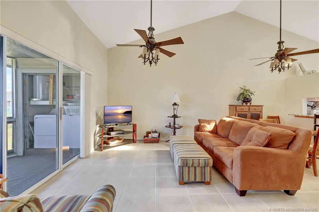 1637 NE Nautical Place 806