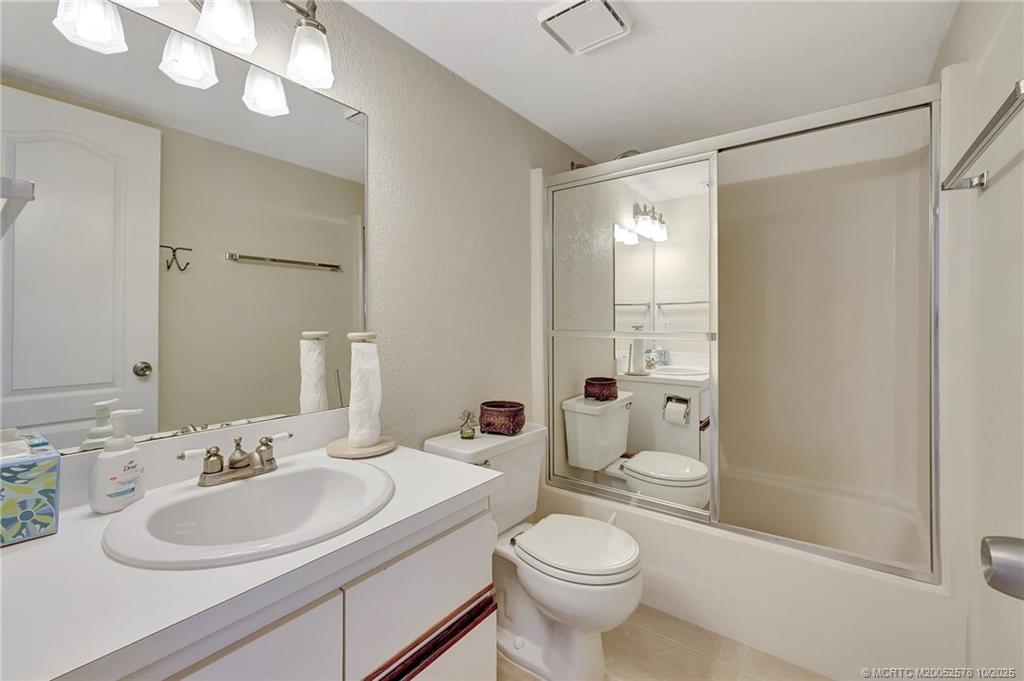 1637 NE Nautical Place 806