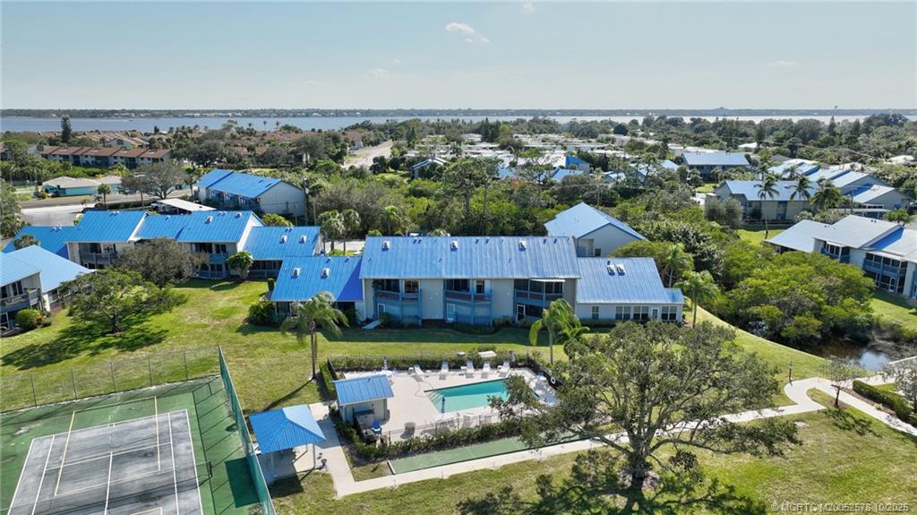 1637 NE Nautical Place 806