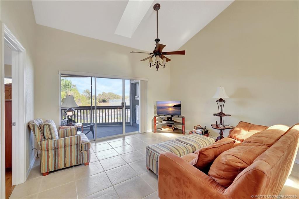 1637 NE Nautical Place 806