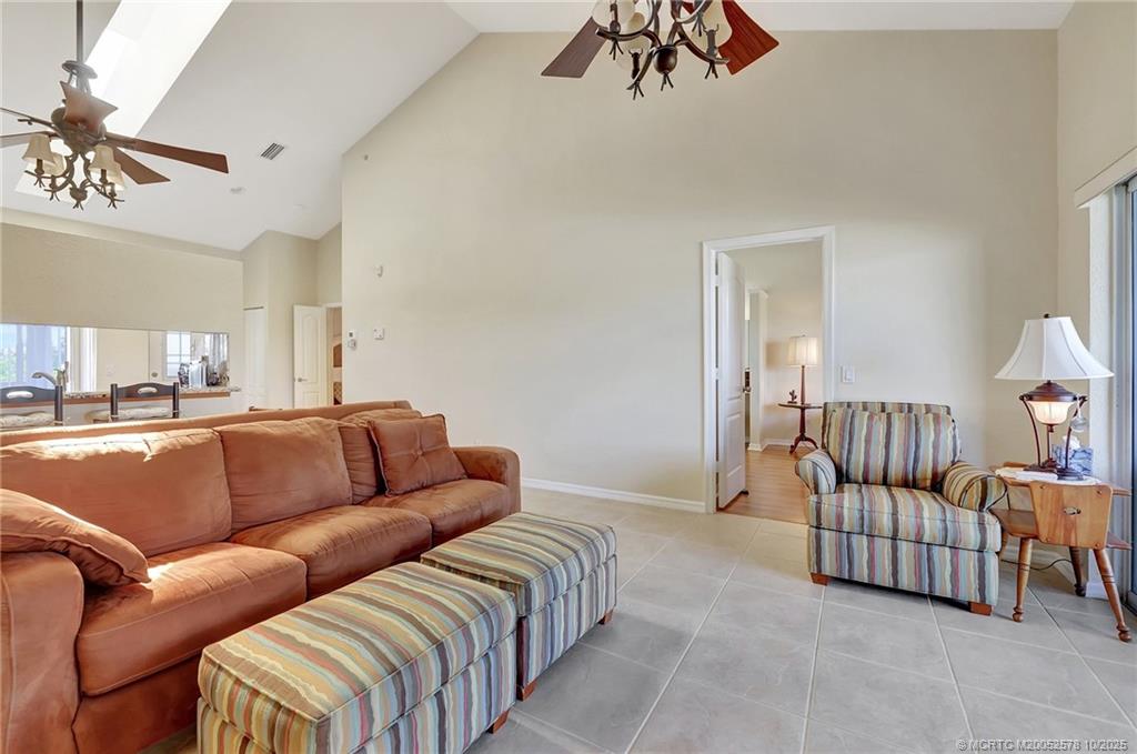 1637 NE Nautical Place 806