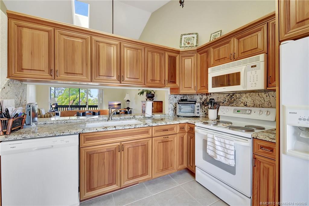 1637 NE Nautical Place 806