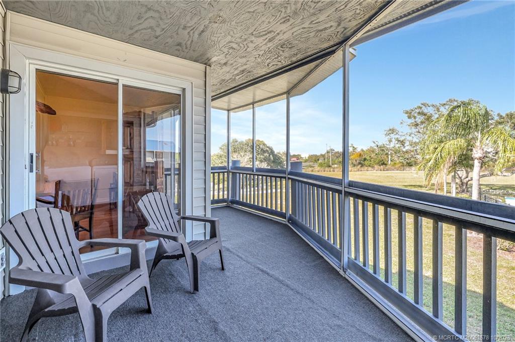 1637 NE Nautical Place 806