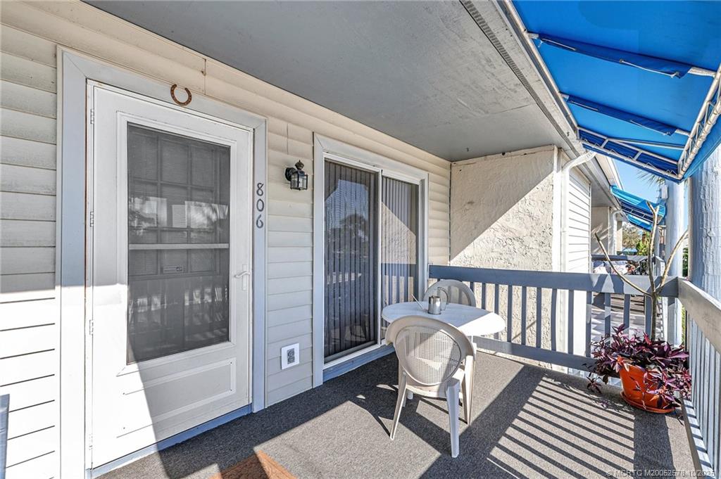 1637 NE Nautical Place 806