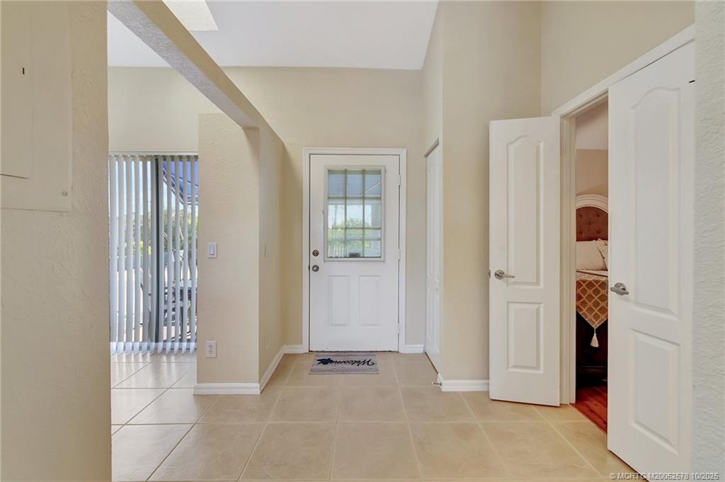 1637 NE Nautical Place 806