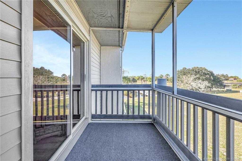 1637 NE Nautical Place 806