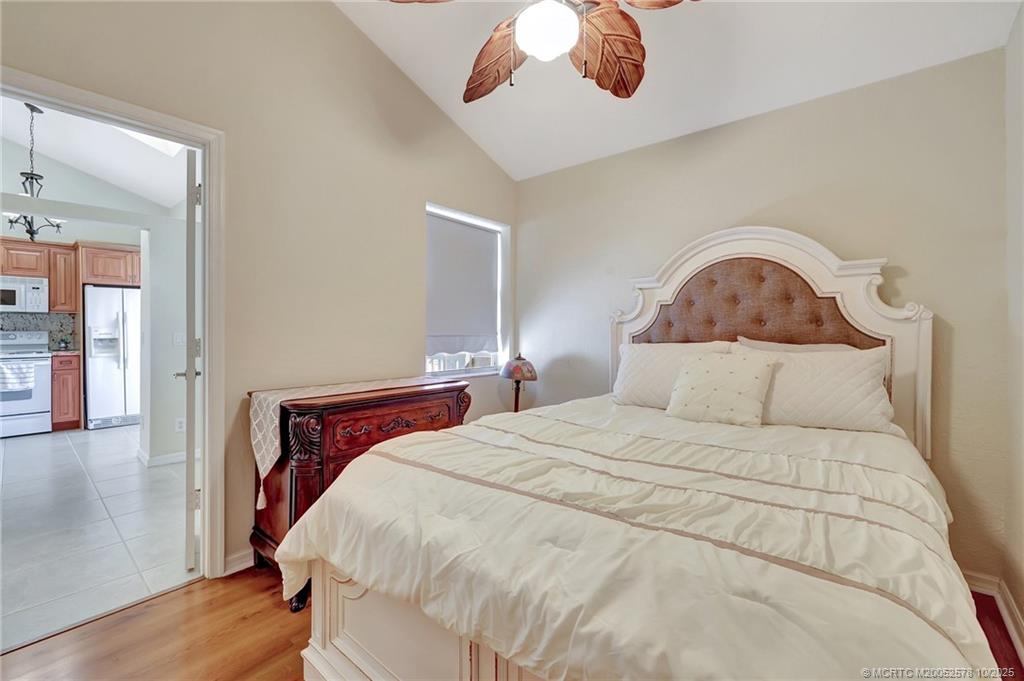 1637 NE Nautical Place 806