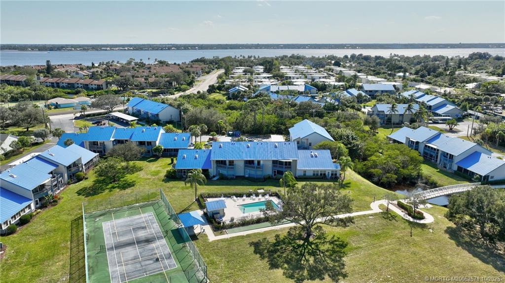 1637 NE Nautical Place 806