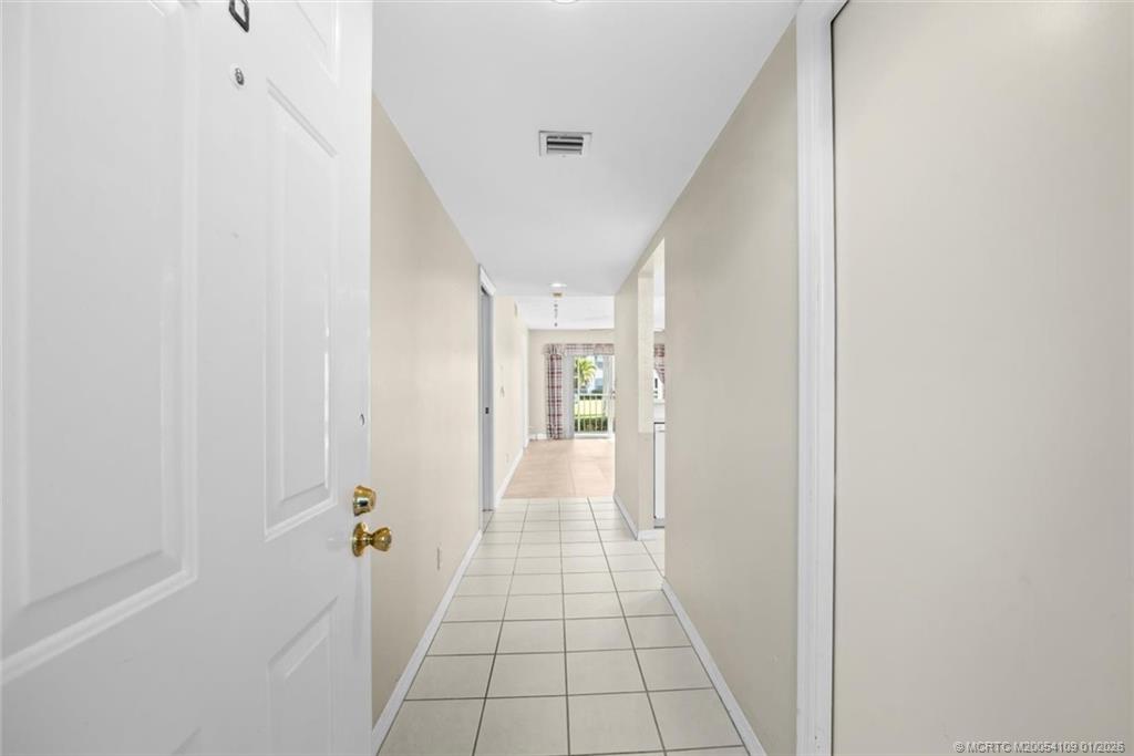 806 SE Central Parkway 6