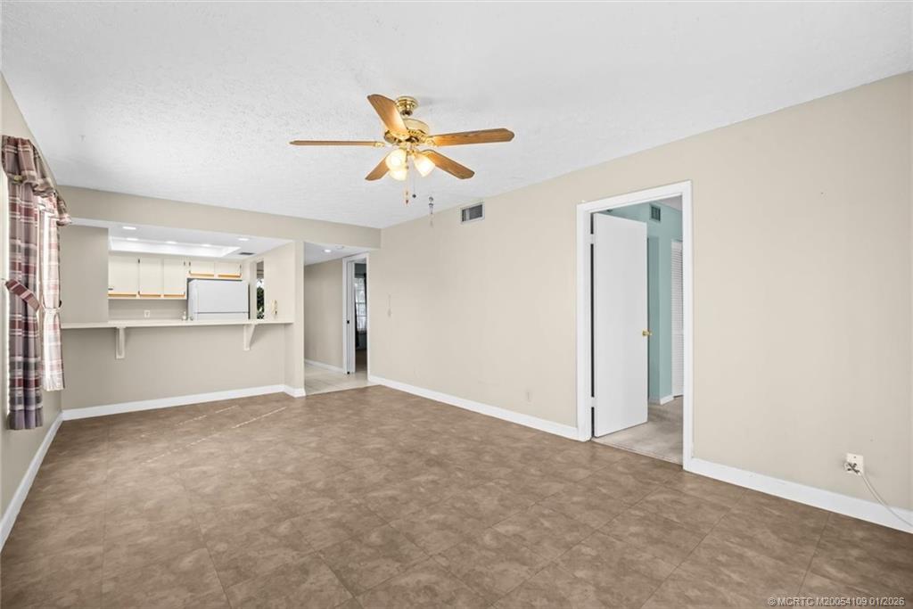 806 SE Central Parkway 6