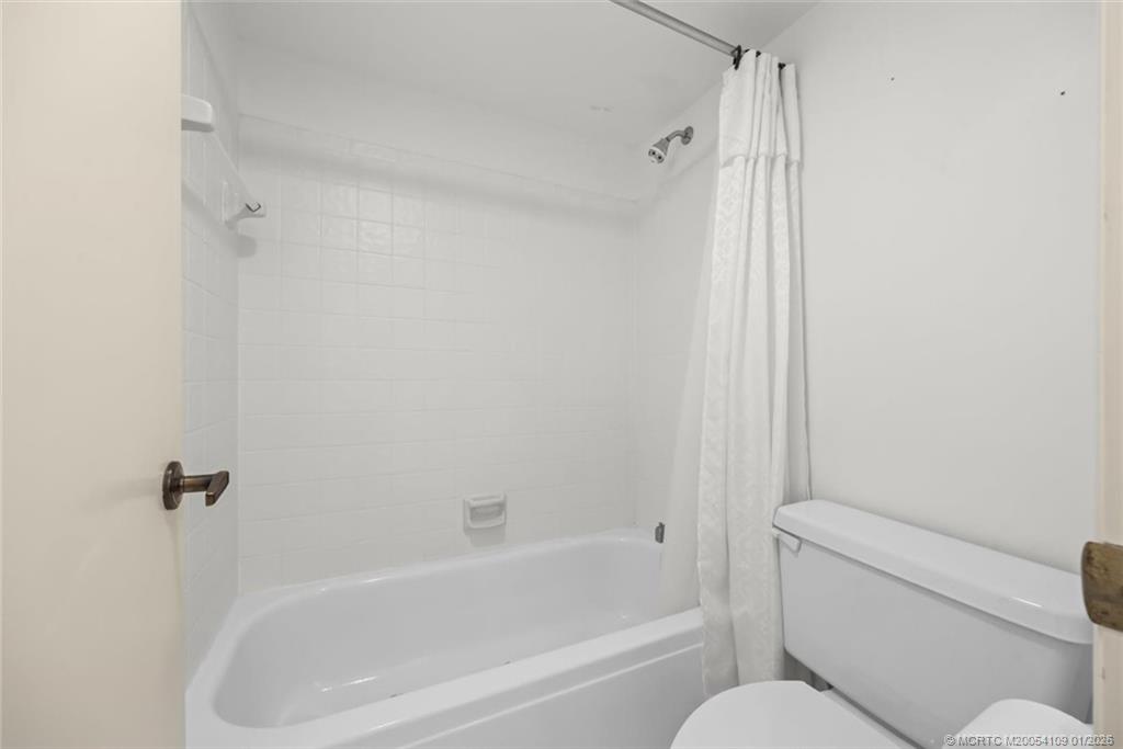 806 SE Central Parkway 6