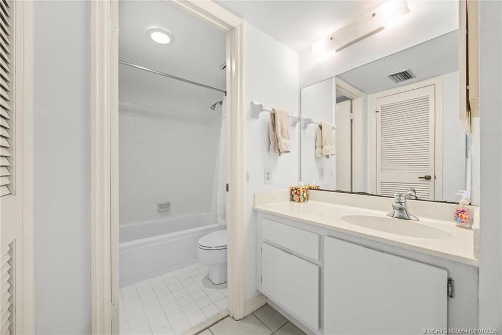 806 SE Central Parkway 6