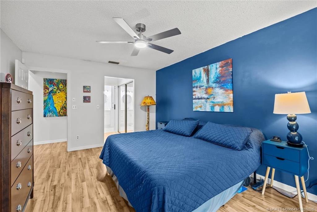 933 NE Sandalwood Place