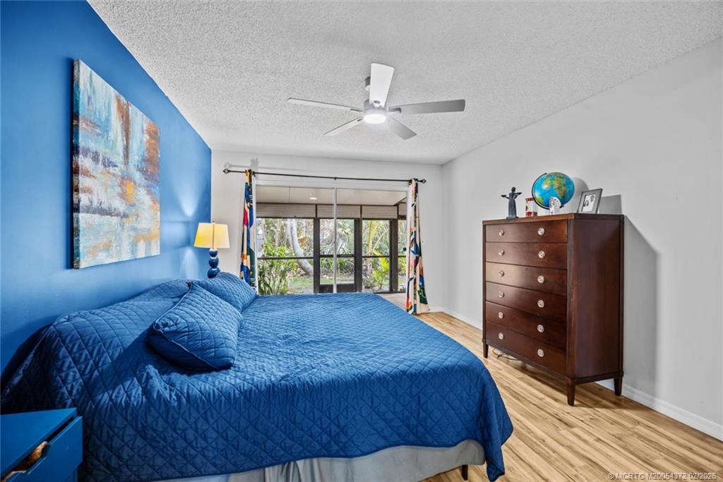 933 NE Sandalwood Place
