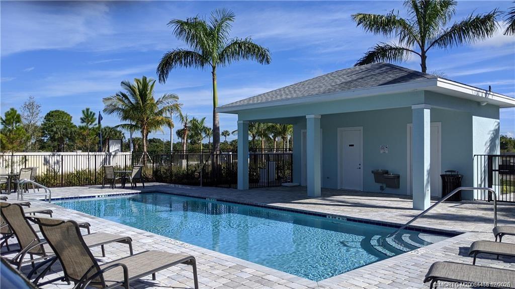 373 SE Sea Hunt Way
