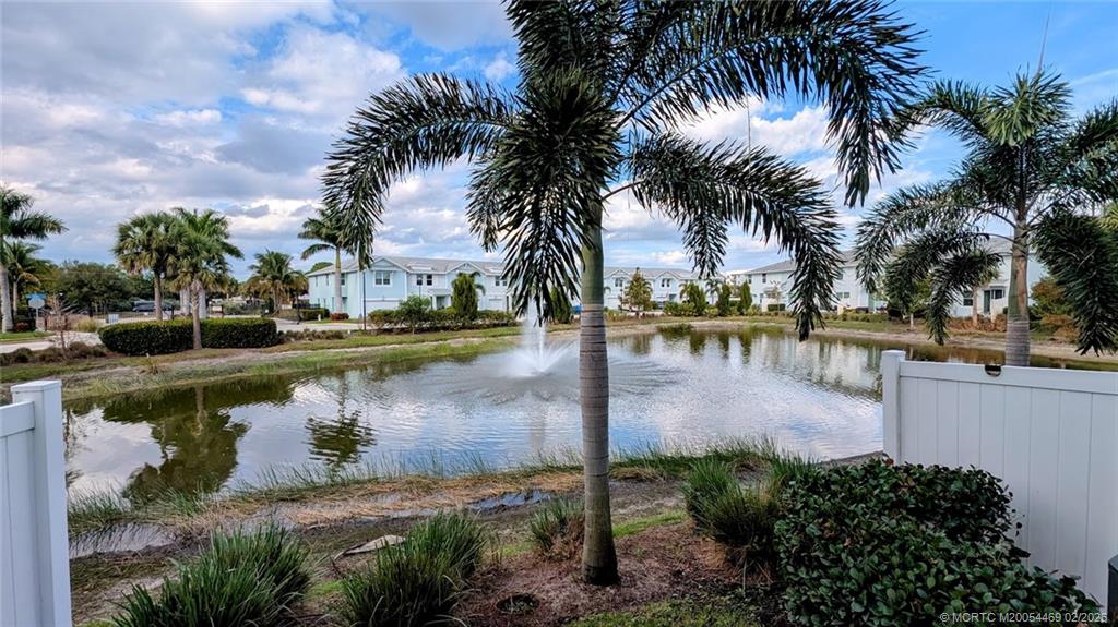 373 SE Sea Hunt Way