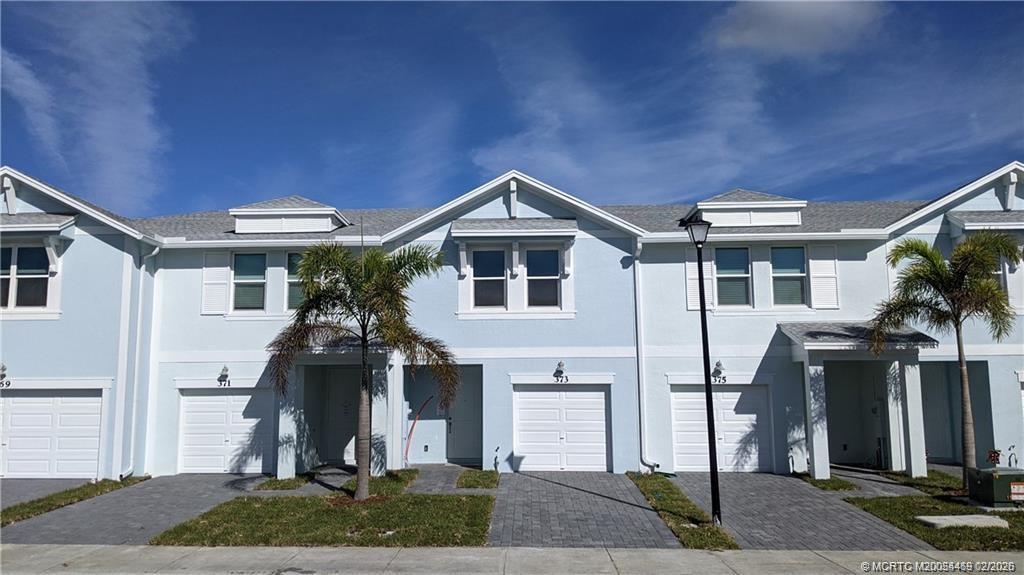 373 SE Sea Hunt Way