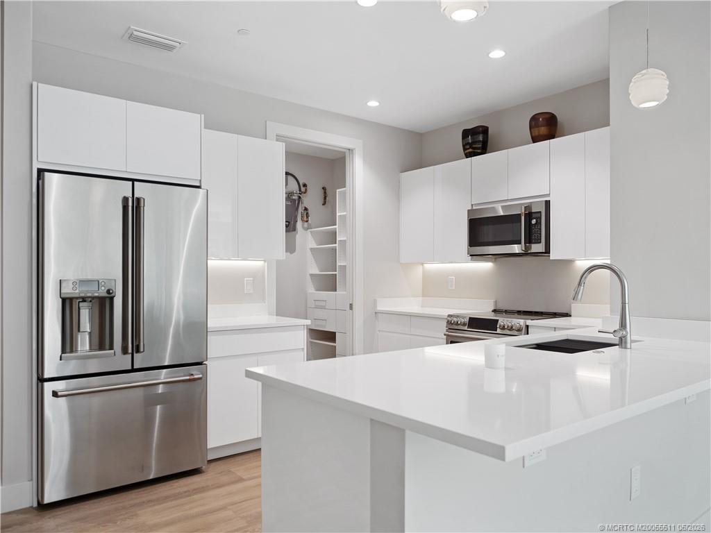 41 SW Seminole Street 208