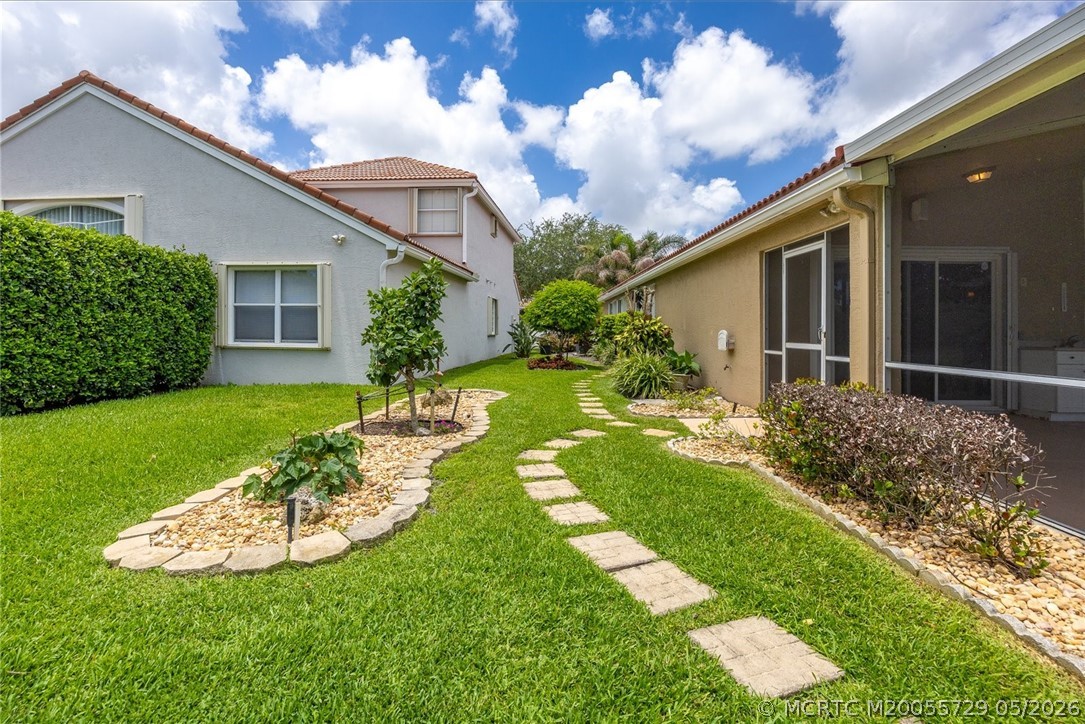 6948 SE Twin Oaks Circle