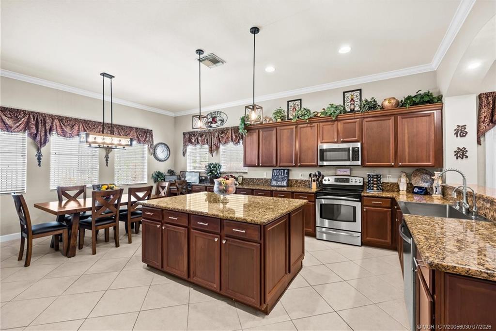 5718 SW Bald Eagle Drive