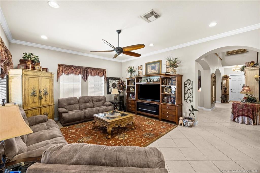 5718 SW Bald Eagle Drive