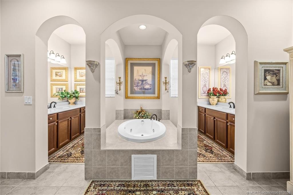 5718 SW Bald Eagle Drive