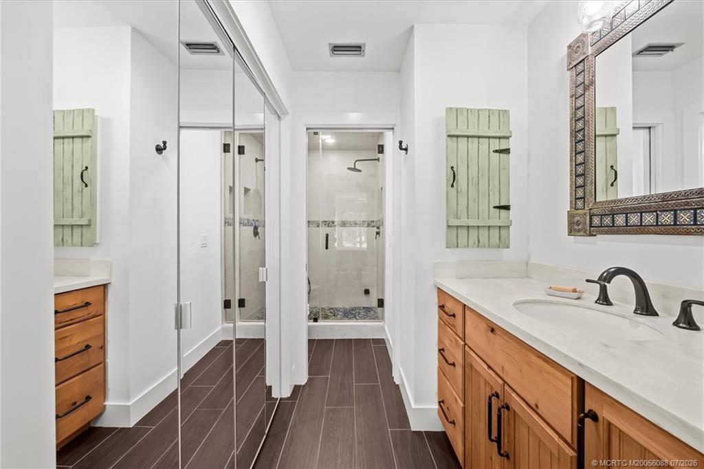 2001 NW Laurel Oak Lane