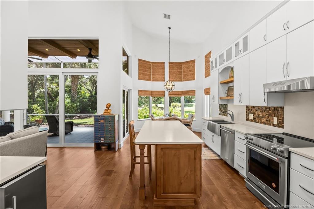 2001 NW Laurel Oak Lane