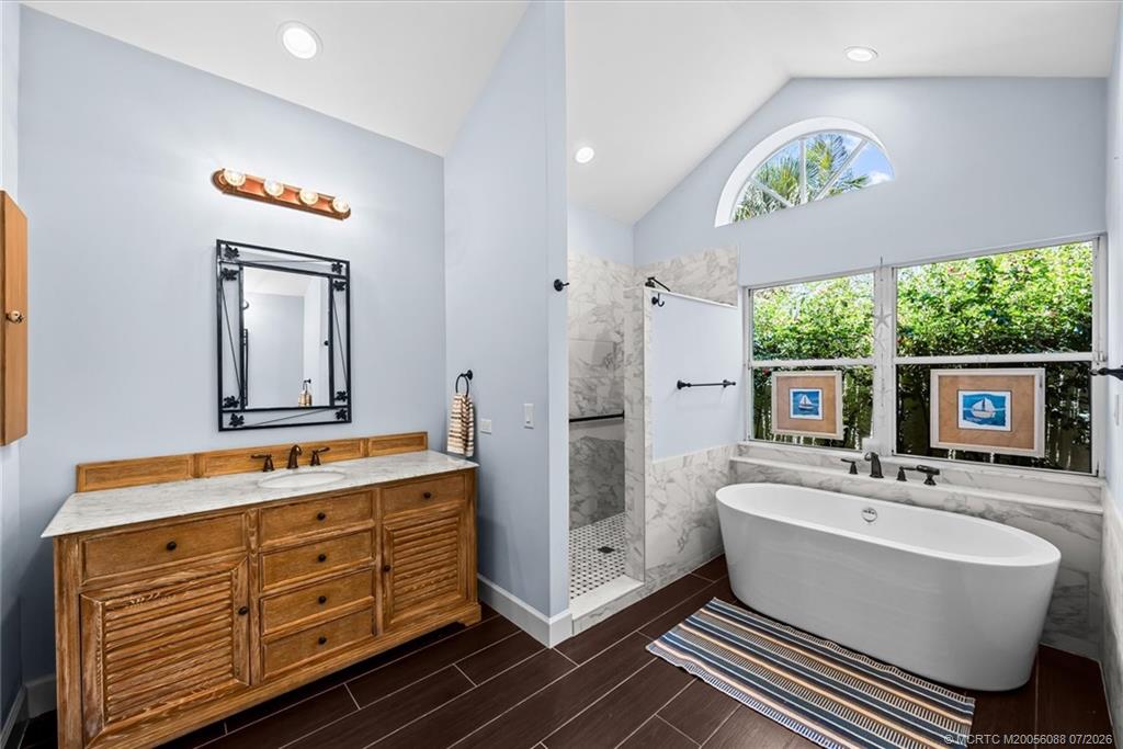 2001 NW Laurel Oak Lane
